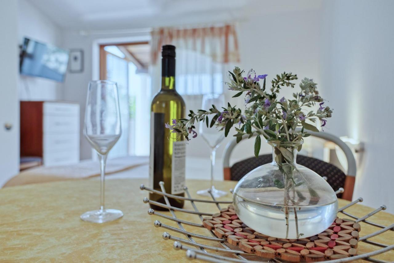 Apartmets Slavica 1644 Banjole Exterior foto